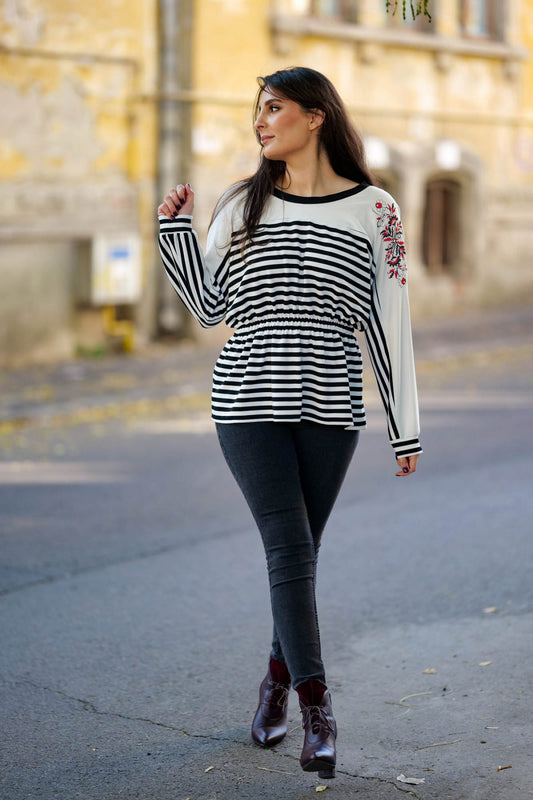 Bluză brodată - Imagine 2